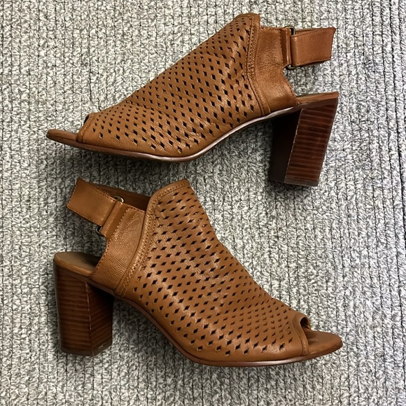 Ladies Leather Heel Sandals - Picture 3 of 5